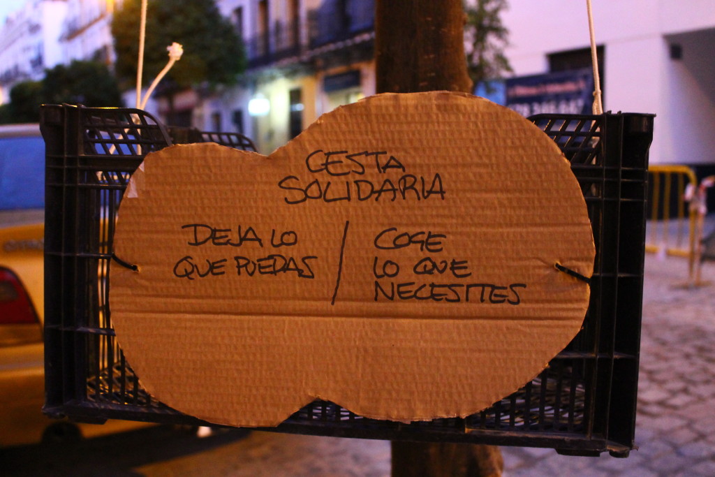 Cesta Solidaria - take what you need but leave what you can